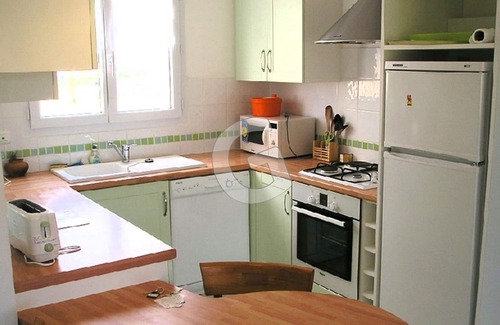 Angles House | Villa Angles: Ideal 2-Bedroom Retreat for Families