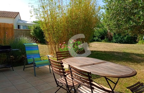 Angles House | Villa Angles: Ideal 2-Bedroom Retreat for Families