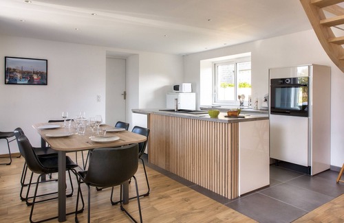Penmarch Ski Chalet | Discover Breton Interlude with Hoomy in Penmarch’s Comforts