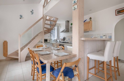 Saint-Marc-sur-Mer Ski Chalet | Beachside Retreat: Rated 10/10 with Ocean Views & Amenities