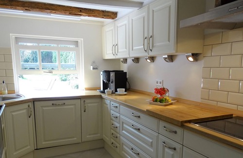 Grube House | Perfect Retreat for 6 Guests with Kitchen & Breakfast