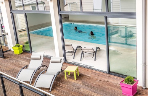 Pont Rousseau Villa | Cozy Villas for 6 in Scenic Nantes with Pool & Spa