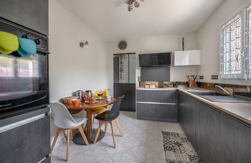 Le Pouliguen Ski Chalet | Comfortable House for 7, Steps from Marina & Family-Friendly