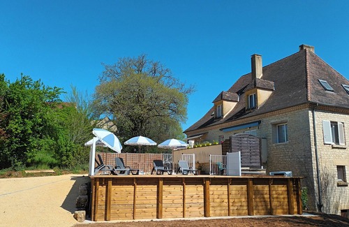 Sarlat-la-Caneda House | Spacious Apartment for Families with Shared Heated Pool