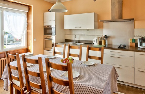 Penmarch Ski Chalet | House for 8, sea view and swimming pool, Penmarch