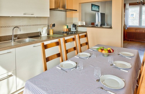 Penmarch Ski Chalet | House for 8, sea view and swimming pool, Penmarch