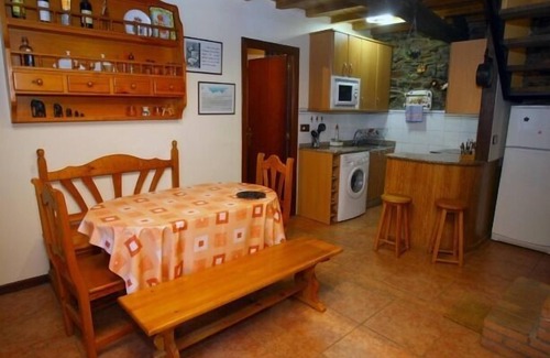 San Cristobal de Valdueza Cottage | Pet-Friendly Getaway: Ideal House for April Stay