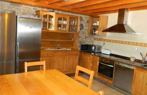 Outes Apartment | Comfortable House for 12 Near Noia with Spa & Breakfast
