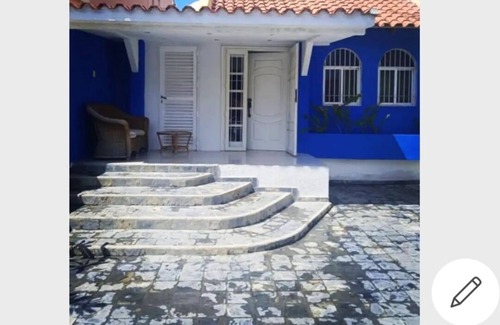 Lecheria Boat Rental | Cozy Oceanfront House for Family Gatherings in Dairy