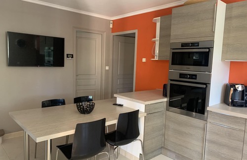 Entraigues-sur-la-Sorgue House | Idyllic House with Garden & Heated Pool near Avignon