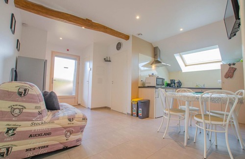Fontaine-les-Gres House | Guest Rated House with Spa, Kitchen & Pet-Friendly Comfort
