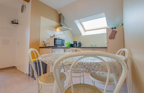 Fontaine-les-Gres House | Guest Rated House with Spa, Kitchen & Pet-Friendly Comfort