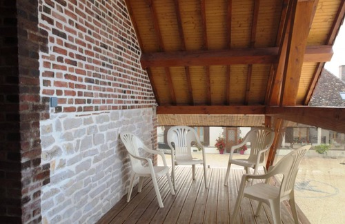 Fontaine-les-Gres House | Guest Rated House with Spa, Kitchen & Pet-Friendly Comfort