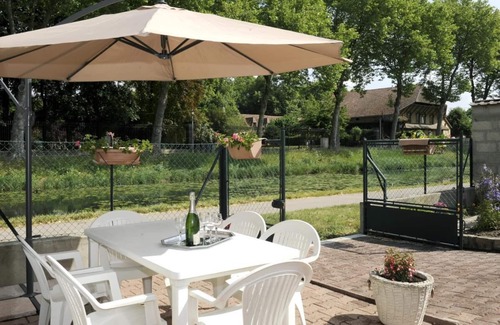 Mery-sur-Seine House | Cozy House with Spa, Kitchen & Family-Friendly Amenities
