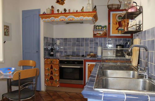 Saint-Martin-de-Castillon House | Inviting St Martin de Castillon House with Pool & Breakfast