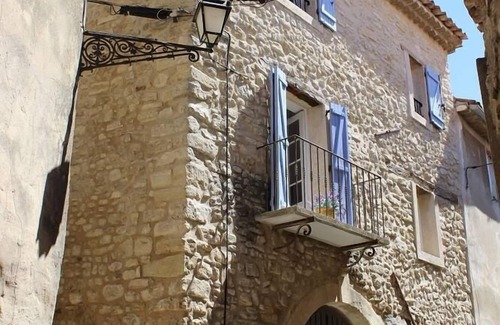 Saint-Martin-de-Castillon House | Inviting St Martin de Castillon House with Pool & Breakfast