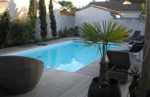 La Couarde-sur-Mer House | Charming Retreat in Couarde sur Mer with Pool & Kitchen