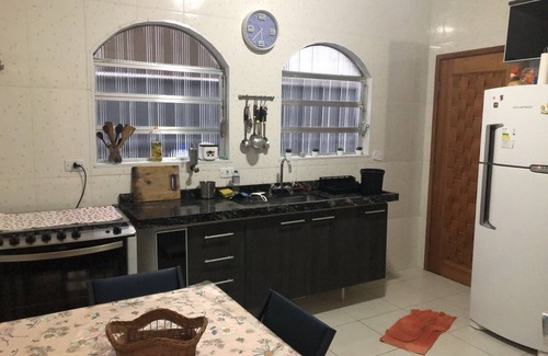 Jardim Imperador House | Bright and Inviting Home with a Kitchen for Your Stay