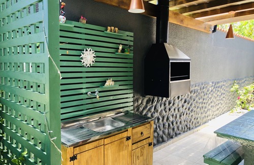 Jardim Imperador House | Bright and Inviting Home with a Kitchen for Your Stay