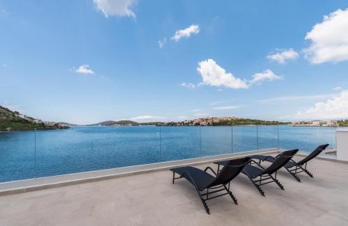 Podglavica Villa | Oceanfront House Galesic: Family-Friendly Retreat with Pool