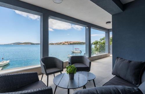 Podglavica Villa | Oceanfront House Galesic: Family-Friendly Retreat with Pool
