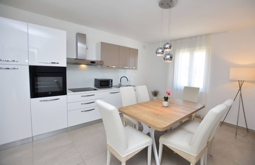Primosten House | House Gruja in Primosten: Oceanfront Bliss Awaits You