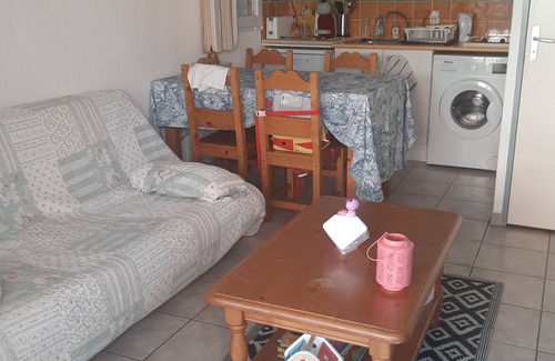 Colombiers House | Secure Residence with Pools, Perfect for Families & Pets