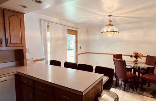 McKnight House | Peaceful Retreat in a Safe Neighborhood Near Stores