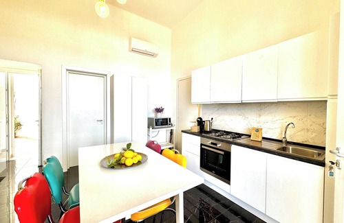 Santa Caterina Apartment | House in a villa with a veranda facing the sea