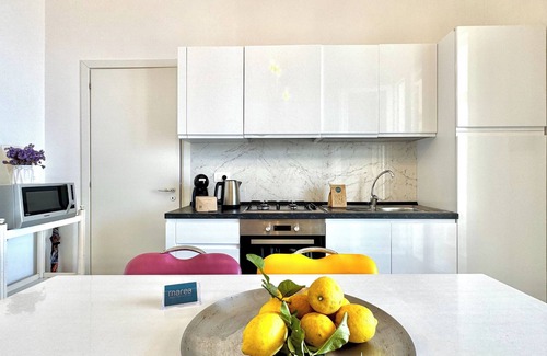 Santa Caterina Apartment | House in a villa with a veranda facing the sea