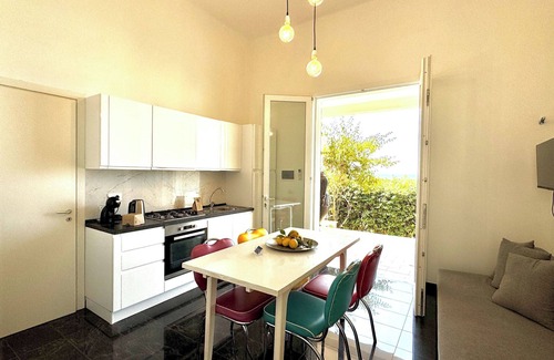 Santa Caterina Apartment | House in a villa with a veranda facing the sea
