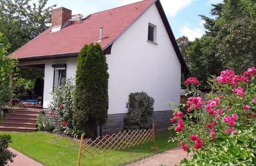 Marzahn House | Relaxing Oasis in Berlin: Pool, Garden & Prime Amenities