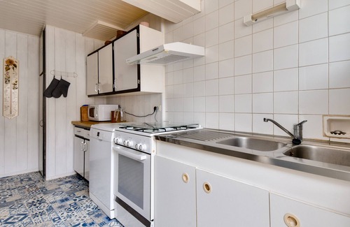 Barbatre Ski Chalet | Spacious Barbâtre House for 10 with Ocean View Amenities