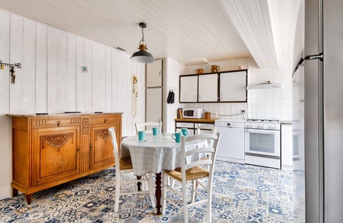 Barbatre Ski Chalet | Spacious Barbâtre House for 10 with Ocean View Amenities
