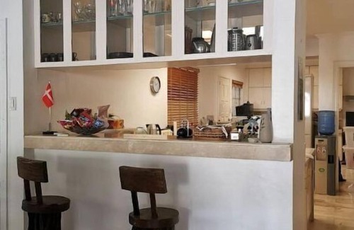 Las Pinas House | Inviting House in BF Homes Int. with Pool & Jacuzzi Access