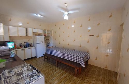 Jardim Britania House | Relaxing House in Caraguá with Pool and BBQ Area