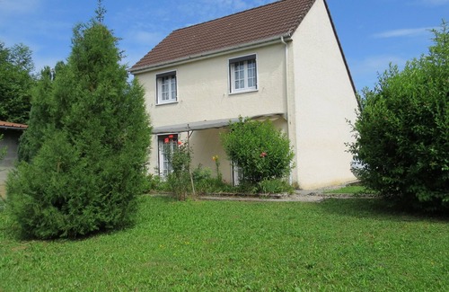 Clairvaux-les-Lacs Villa | Inviting House in Clairvaux Les Lacs with Lake View & Pool