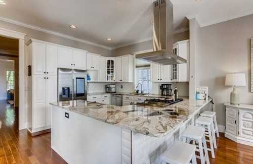Longmont House | Experience the Coolest Neighborhood with Pet-Friendly Amenities