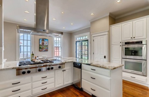 Longmont House | Experience the Coolest Neighborhood with Pet-Friendly Amenities