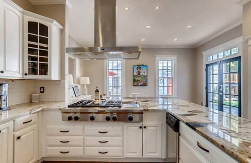 Longmont House | Experience the Coolest Neighborhood with Pet-Friendly Amenities