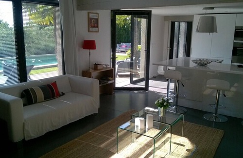 Villeneuve-les-Avignon House | Indulge in Comfort at House in Provence with Private Pool
