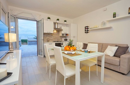 Balestrate Apartment | Cozy Beachfront Retreat in Balestrate with Ocean Views