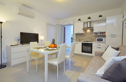 Balestrate Apartment | Cozy Beachfront Retreat in Balestrate with Ocean Views
