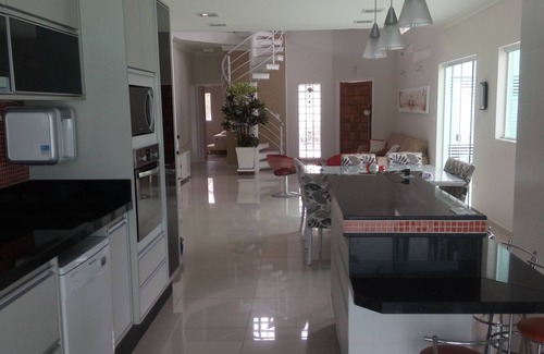 Raul Cury House | Seafront Haven with Pool and Spa in Gated Community
