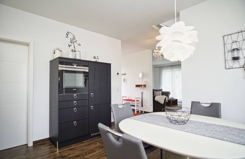 Trent House | Idyllic Villa Morgensünn with Spa, Terrace & Garden Retreat