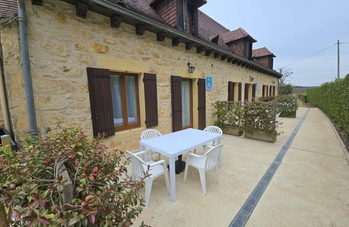 Domme Cottage | Cozy Gite Domme: Family-Friendly Getaway with Spa & Breakfast