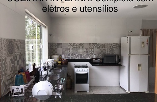 Nova Guarapari House | Inviting House in Meaípe: Suites with Pool & Barbecue
