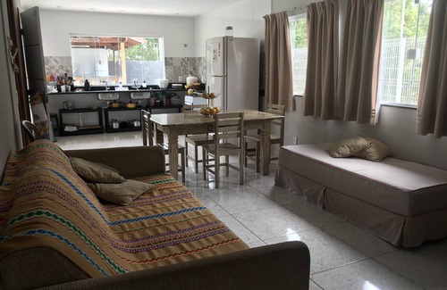 Nova Guarapari House | Inviting House in Meaípe: Suites with Pool & Barbecue