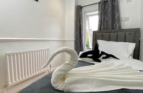 Gillingham Apartment | Inviting House in Medway - Pet and Child Friendly Stay
