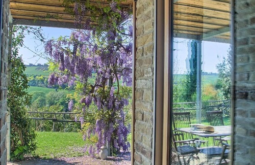 Ostra House | Relax in Holiday House Ostra: Ideal for Families, Pool & More